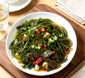 Green seaweed salad with chilli and sesame
